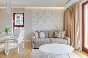 TV - Aura III 12 | Riverside | City Center & Parking (Gdańsk)