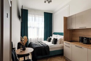 Iron/ironing board, travel cot, WiFi, bed sheets - Charm & Chic Studio 33.2 | Main Old Town & Planty (Kraków)