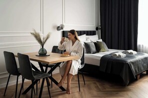 Bügeleisen/Bügelbrett, Reisekinderbett, WLAN, Bettwäsche