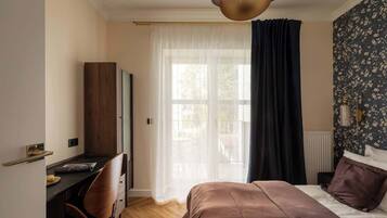 Iron/ironing board, travel cot, WiFi, bed sheets