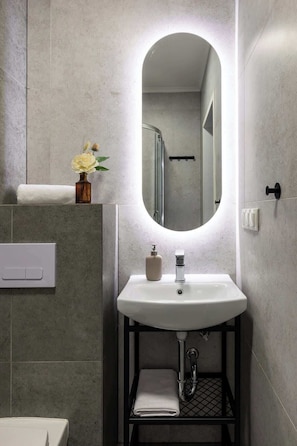Dusche, Haartrockner, Shampoo