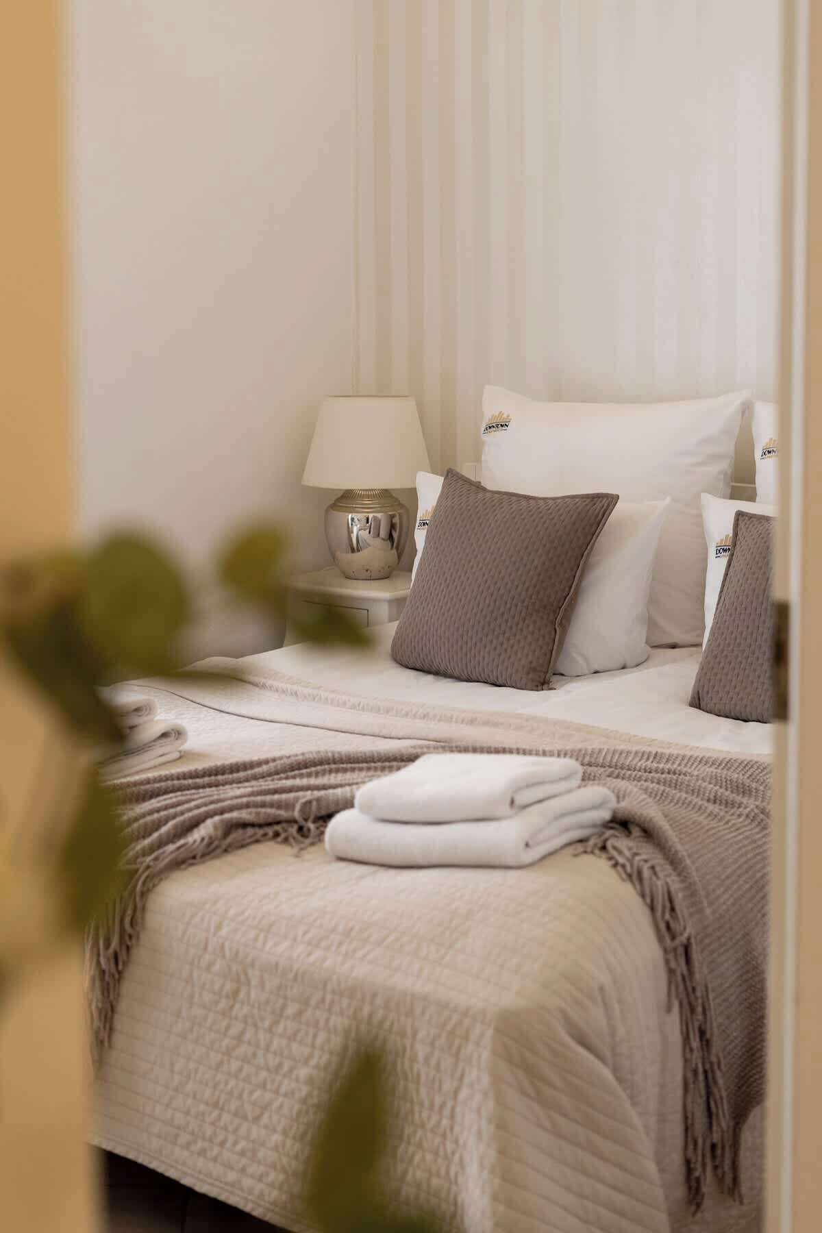 Iron/ironing board, travel cot, WiFi, bed sheets