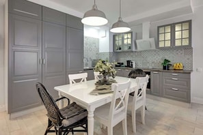 Dining - Riverside | City Center & Parking | Aura 6 (Gdańsk)
