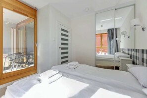 Iron/ironing board, travel cot, WiFi, bed sheets - Aura 99A | Riverside | City Center & Free Parking (Gdańsk)
