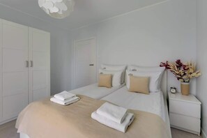 Bügeleisen/Bügelbrett, Reisekinderbett, WLAN, Bettwäsche