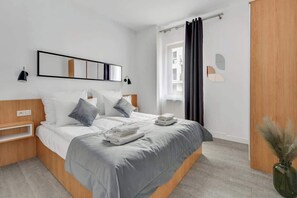 Bügeleisen/Bügelbrett, Reisekinderbett, WLAN, Bettwäsche
