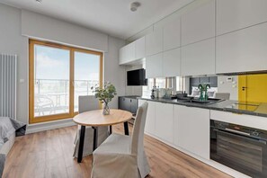 Coffee/tea maker, fridge, oven, stovetop - Nadmotławie 108 | Riverside | Sauna & Gym (Gdańsk)