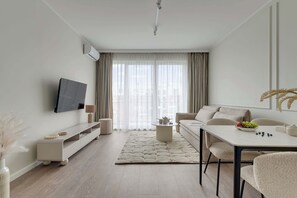 TV, offices - Nowa Grobla with Balcony | Family Stay (Gdańsk)
