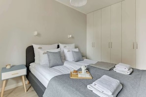 Bügeleisen/Bügelbrett, Reisekinderbett, WLAN, Bettwäsche