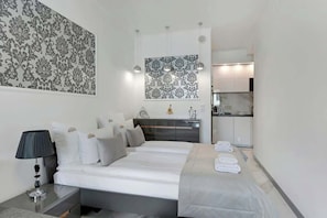 Bügeleisen/Bügelbrett, Reisekinderbett, WLAN, Bettwäsche