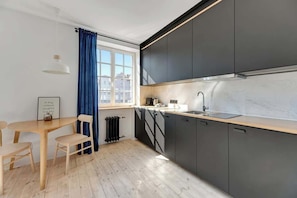 Kühlschrank, Kochgeschirr/Geschirr/Besteck