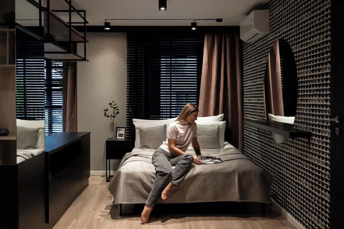 Iron/ironing board, travel cot, WiFi, bed sheets