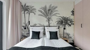 A bed with a headboard, two pillows, and a blanket. - Dwie Motławy 30 | River View | City Center (Gdańsk)