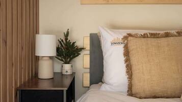 Iron/ironing board, travel crib, WiFi, bed sheets