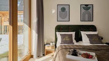 Iron/ironing board, travel cot, WiFi, bed sheets