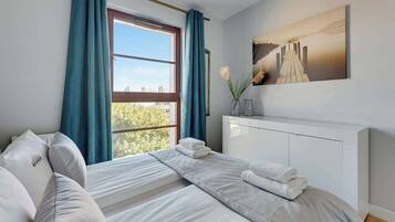 Iron/ironing board, travel crib, WiFi, bed sheets