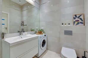 Dusche, Haartrockner, Shampoo