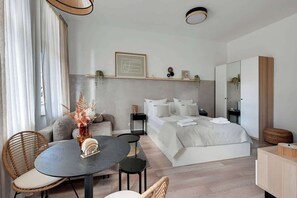 Bügeleisen/Bügelbrett, Reisekinderbett, WLAN, Bettwäsche