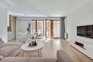 TV - Aura 123 | River View | City Center & Parking (Gdańsk)