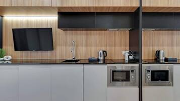 Fridge, microwave, stovetop, dishwasher