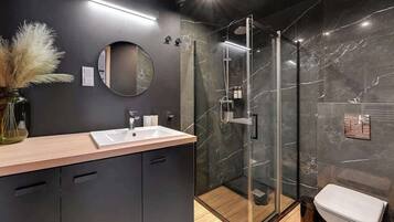 Shower, hair dryer, shampoo