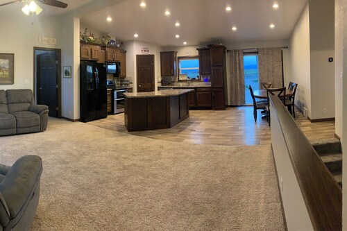 Spacious 4-bedroom house in charming rural Powell with media and fitness room