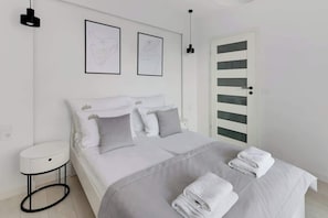 Bügeleisen/Bügelbrett, Reisekinderbett, WLAN, Bettwäsche