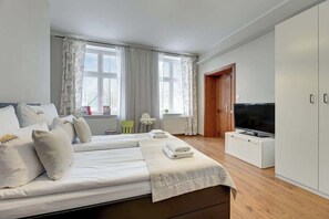 Bügeleisen/Bügelbrett, Reisekinderbett, WLAN, Bettwäsche