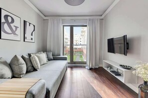 TV, offices - Waterlane B4A | Spa, Pool & Gym | Riverside (Gdańsk)