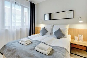 Bügeleisen/Bügelbrett, Reisekinderbett, WLAN, Bettwäsche