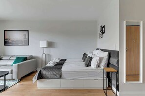 Bügeleisen/Bügelbrett, Reisekinderbett, WLAN, Bettwäsche