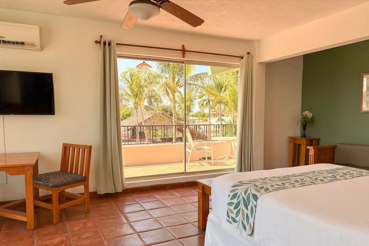 Superior Single Room, 1 Queen Bed, Balcony, Pool View | Premium bedding, pillowtop beds, desk, laptop workspace