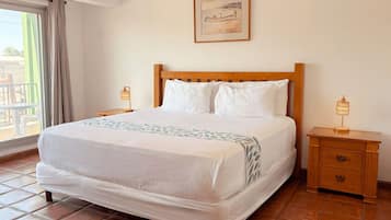 Desk, laptop workspace, iron/ironing board, free WiFi