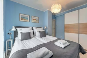 Bügeleisen/Bügelbrett, Reisekinderbett, WLAN, Bettwäsche
