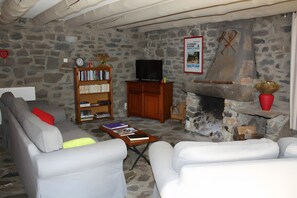 Living area - Bed and Breakfast 'Alleuze' (Val-d'Arcomie)