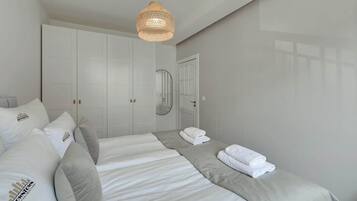 Iron/ironing board, travel crib, WiFi, bed sheets