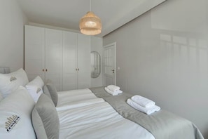 Bügeleisen/Bügelbrett, Reisekinderbett, WLAN, Bettwäsche