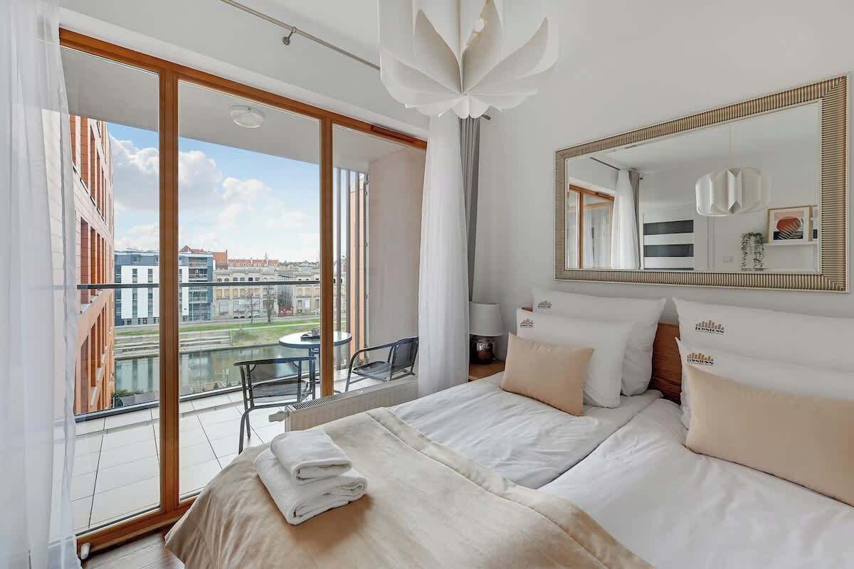 Iron/ironing board, travel cot, WiFi, bed sheets