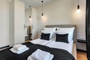 Bügeleisen/Bügelbrett, Reisekinderbett, WLAN