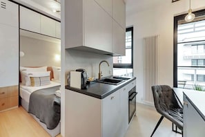 Bügeleisen/Bügelbrett, Reisekinderbett, WLAN, Bettwäsche