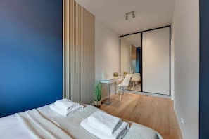 Bügeleisen/Bügelbrett, Reisekinderbett, WLAN, Bettwäsche