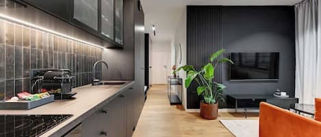Fridge, oven, stovetop, dishwasher