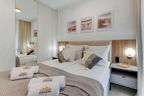 Bügeleisen/Bügelbrett, Reisekinderbett, WLAN, Bettwäsche