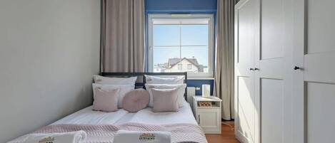 Iron/ironing board, travel cot, WiFi, bed sheets