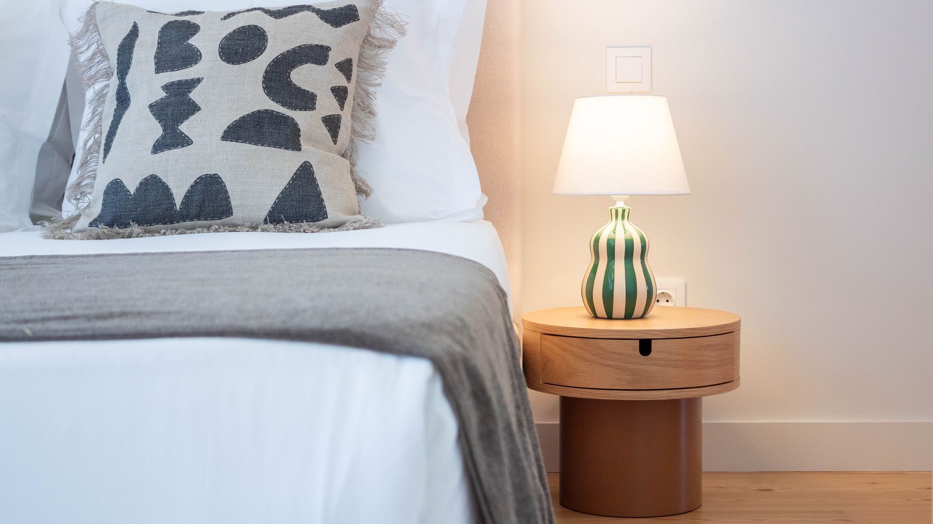 1 chambre, fer et planche à repasser, accès au Wi-Fi (inclus)