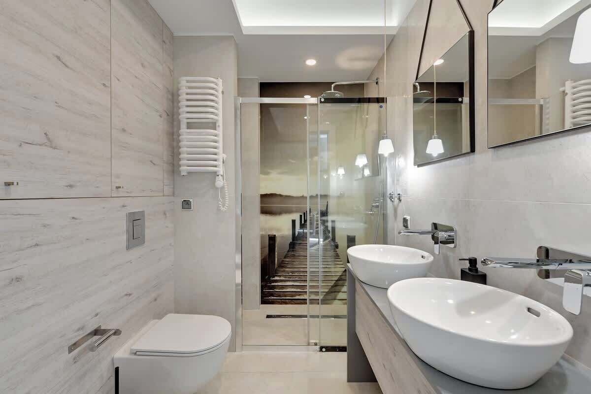 Shower, hair dryer, shampoo