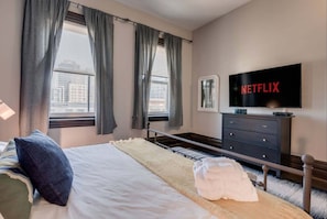 Studio (3 Bedrooms) | Interior - Casa Sherbourne Hotel - Modern Industrial Suite (Toronto)