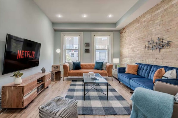 Studio (3 Bedrooms) | Front of property - Casa Sherbourne Hotel - Modern Industrial Suite (Toronto)