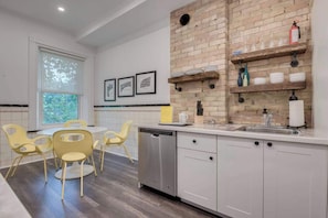 Studio (3 Bedrooms) | Interior
