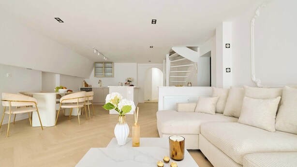 A modern living room with a sofa, coffee table, and a dining area with chairs and a table. - Main Old Town & Family Stay | Długa Street (Gdańsk)